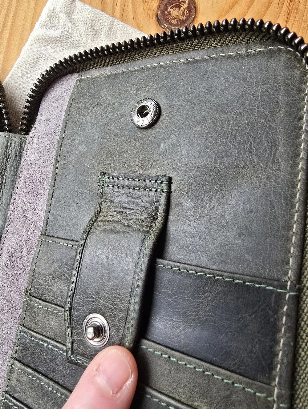 Lorton & Horn XS Leather Travel Wallet Chesterfield Green